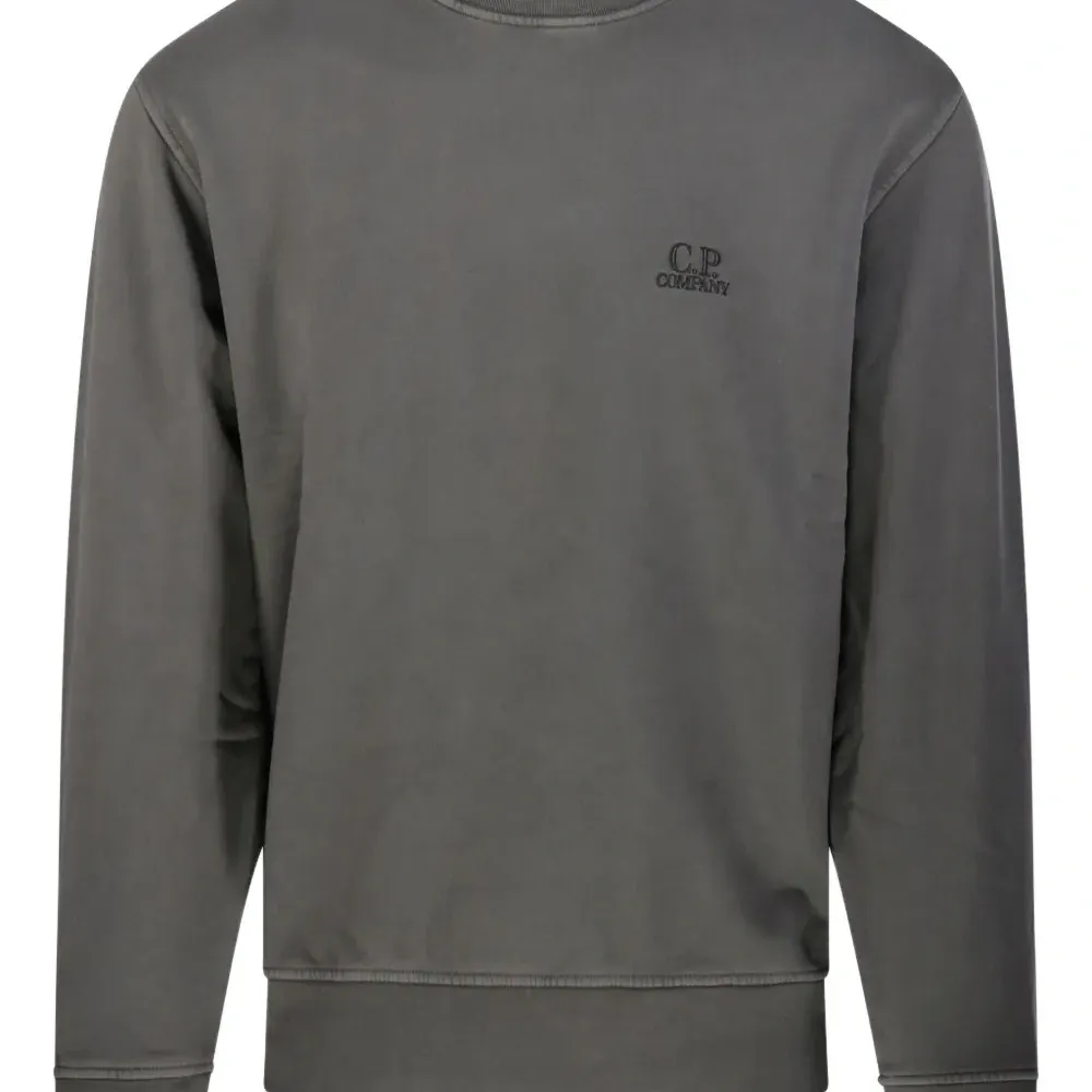 толстовка с вышитым логотипом