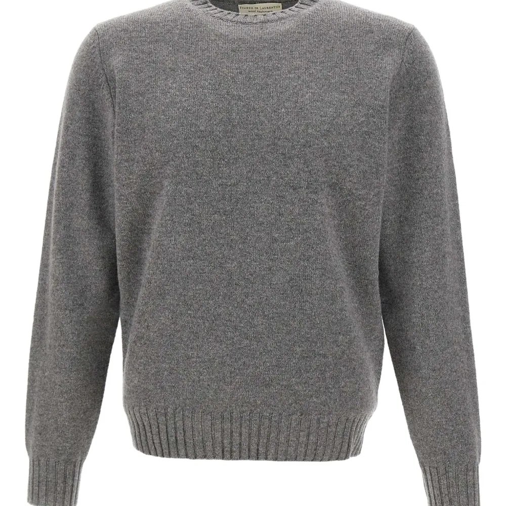 свитер с круглым вырезом