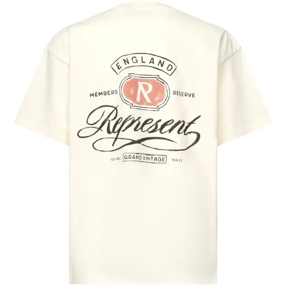 футболка с логотипом