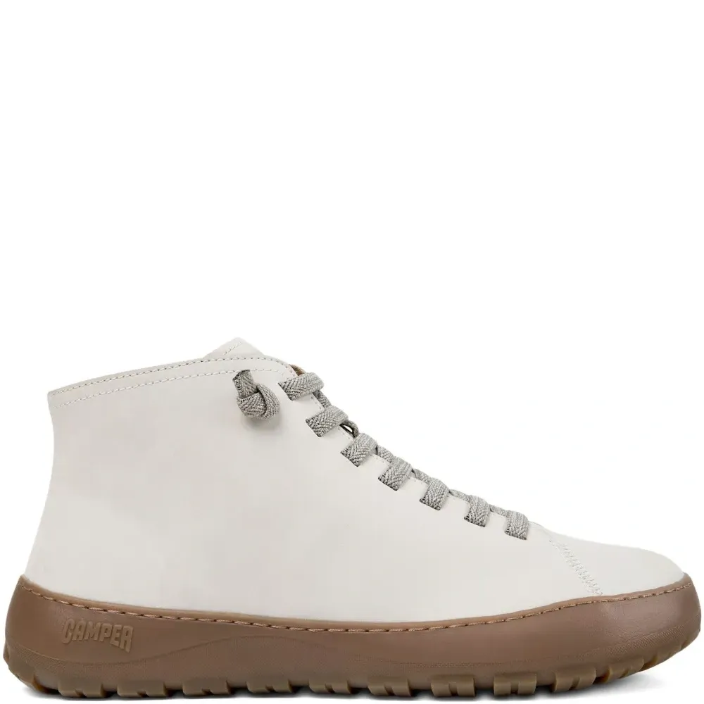 Кроссовки на шнуровке