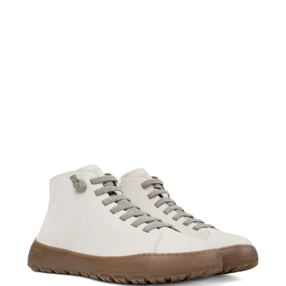 Кроссовки на шнуровке