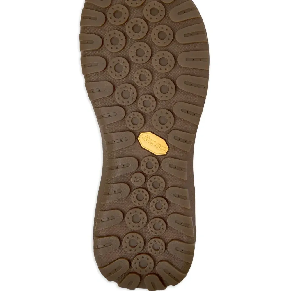 Кроссовки на шнуровке