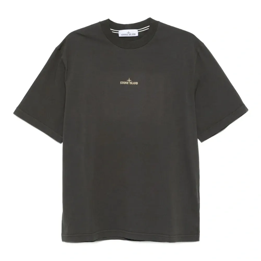 футболка с вышитым логотипом