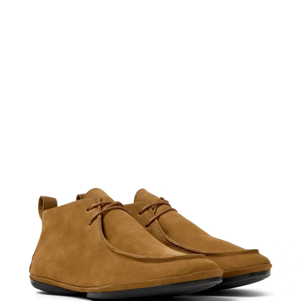 Ботинки на шнуровке