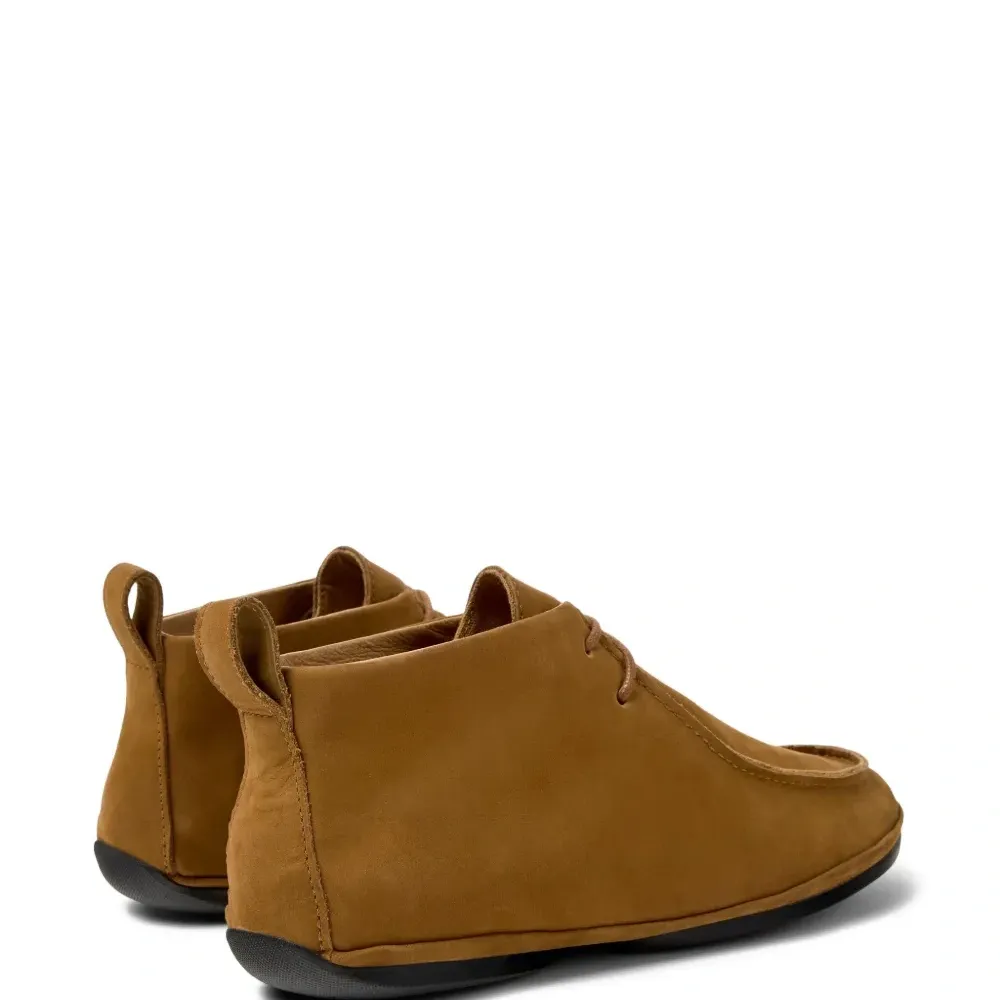 Ботинки на шнуровке