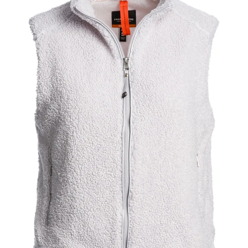 Жилет на молнии с высоким воротником