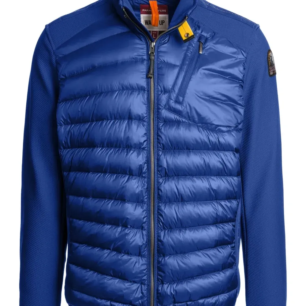 Куртка со стеганой вставкой