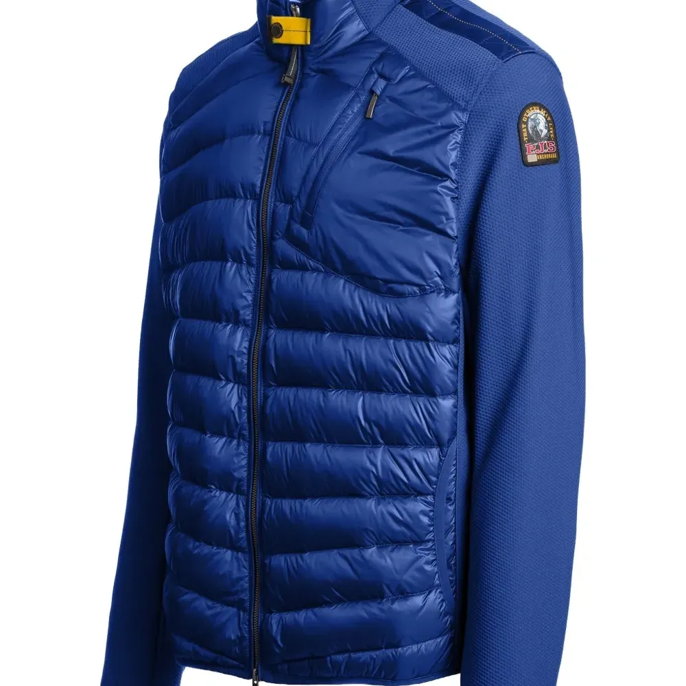 Куртка со стеганой вставкой