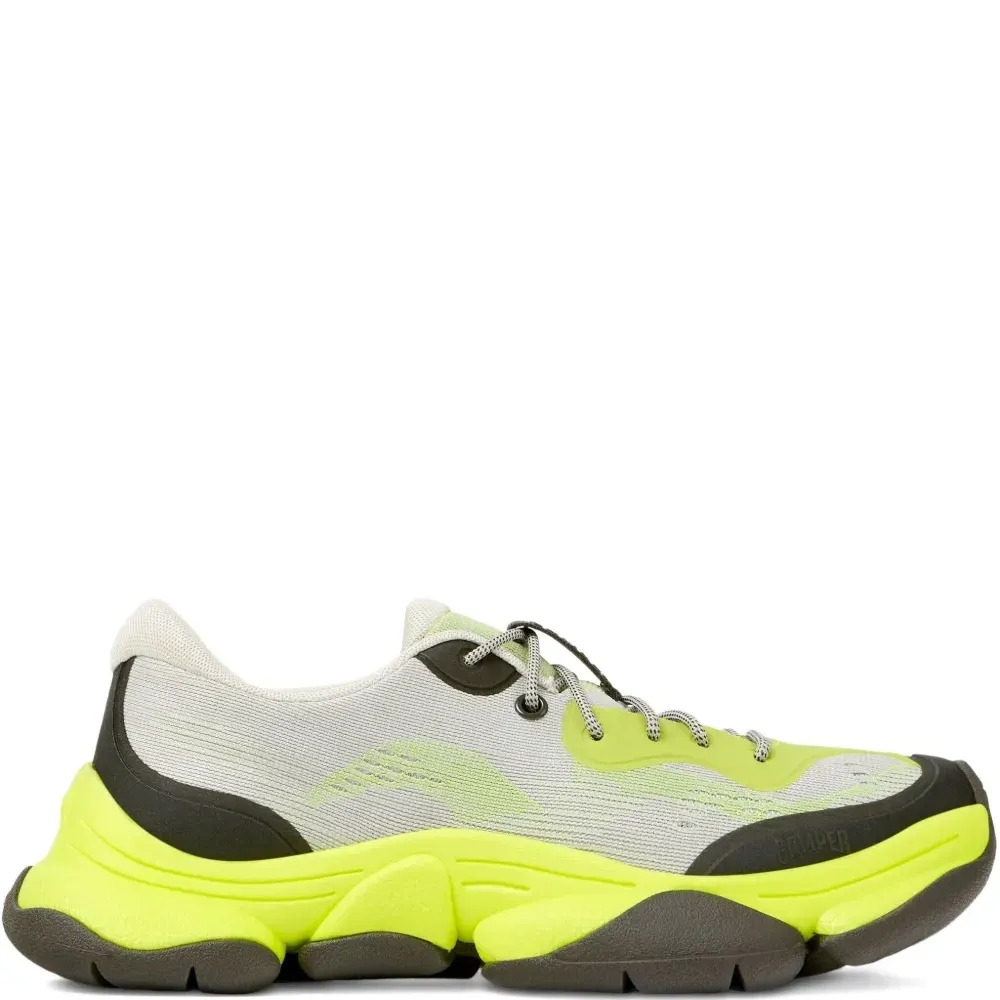 Кроссовки на массивной подошве