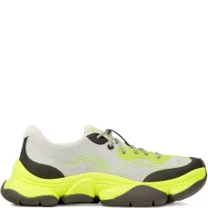 Кроссовки на массивной подошве