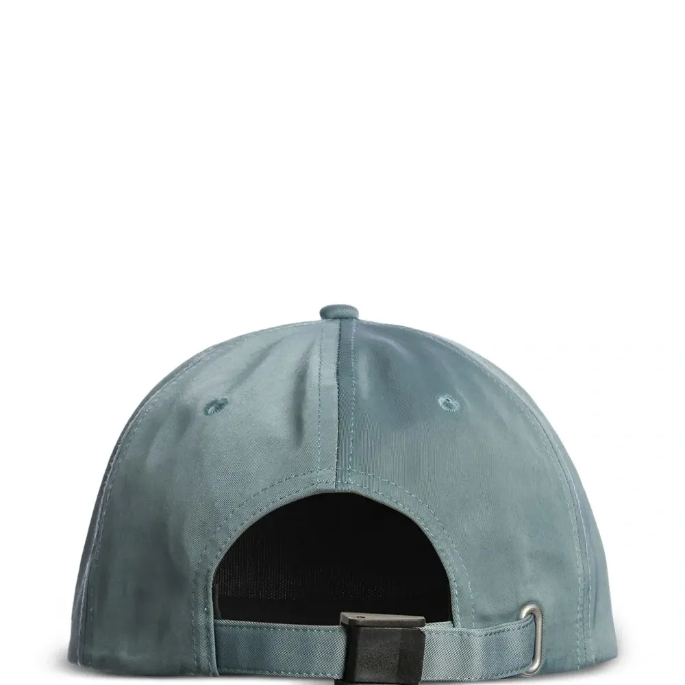 Бейсболка с логотипом