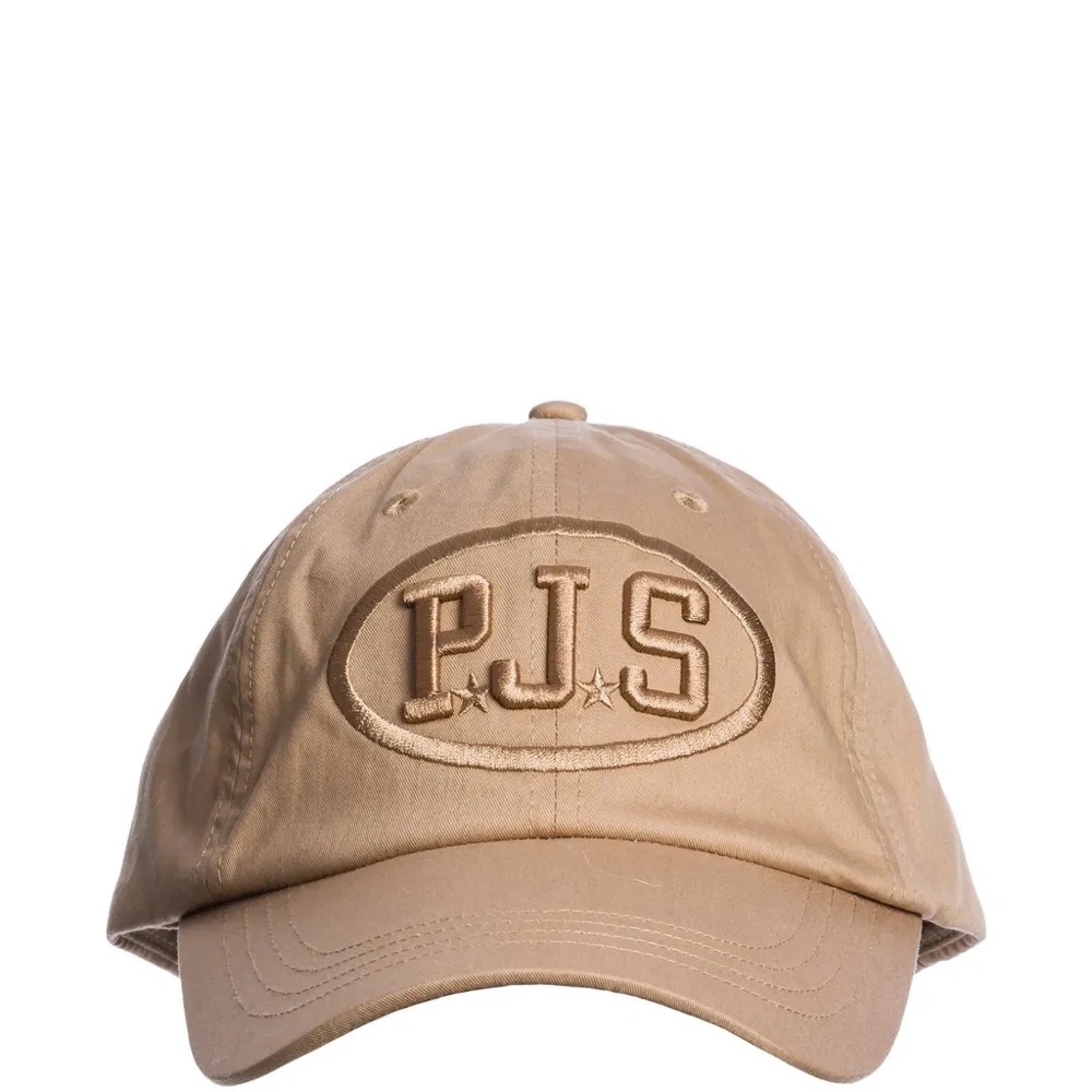 Кепка с логотипом