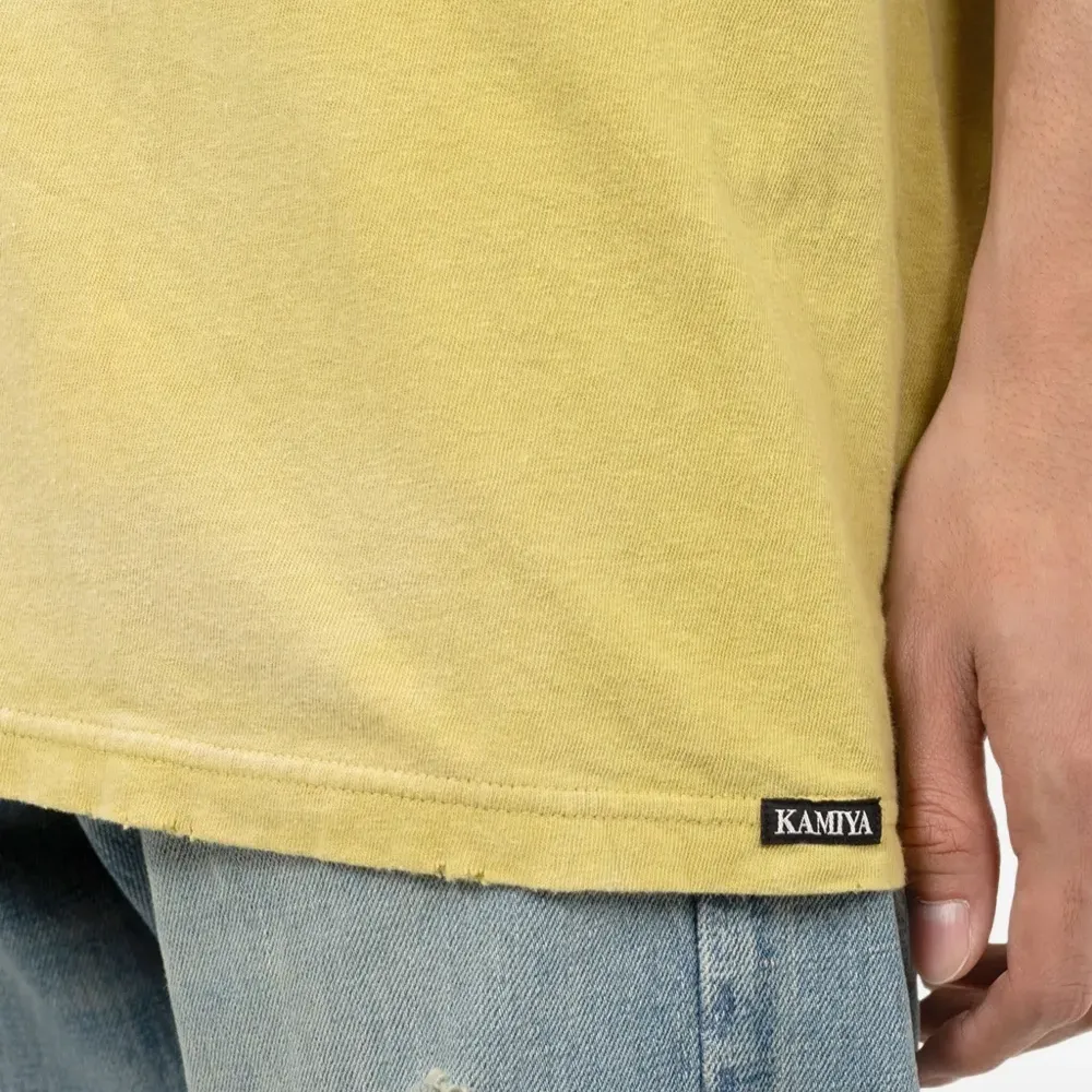 Футболка с декорированным карманом