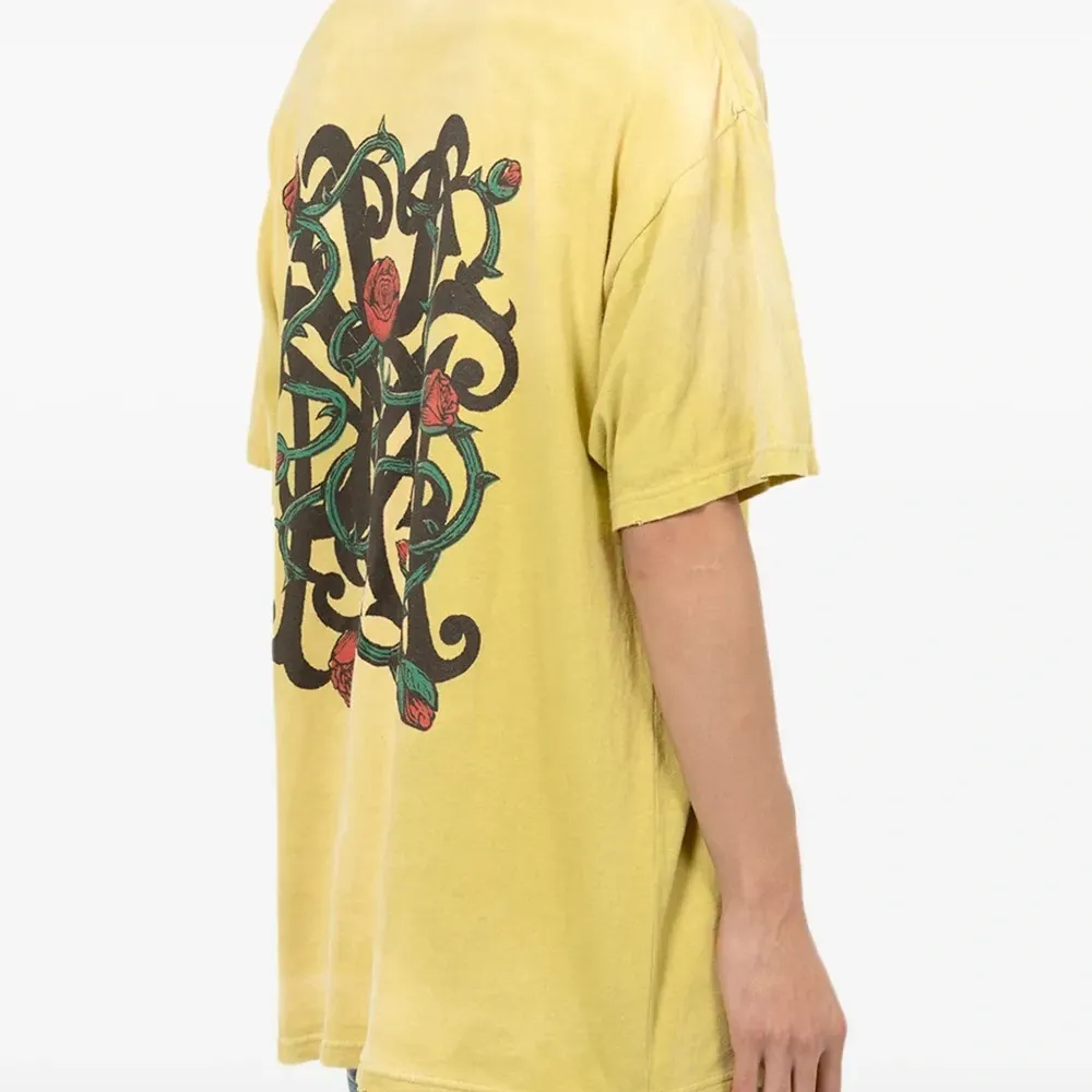 Футболка с декорированным карманом