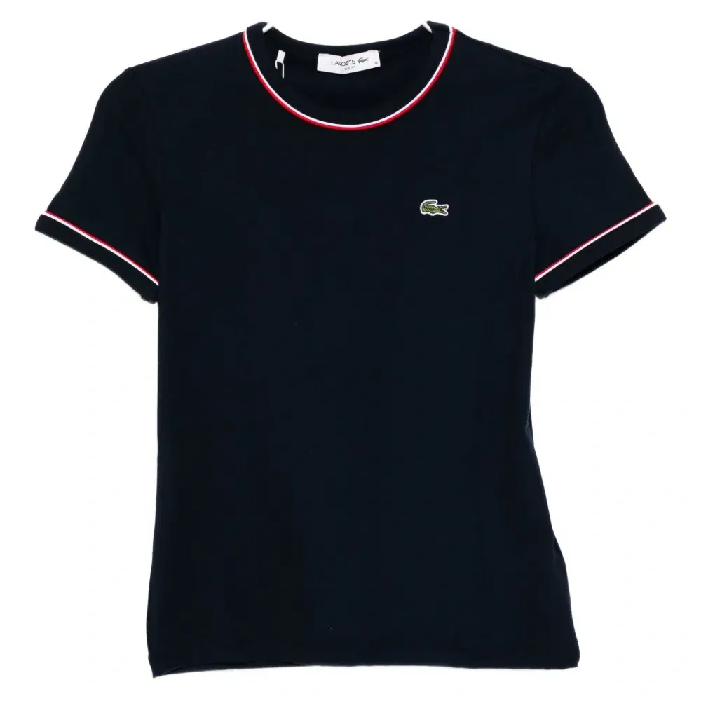 Футболка с вышитым логотипом