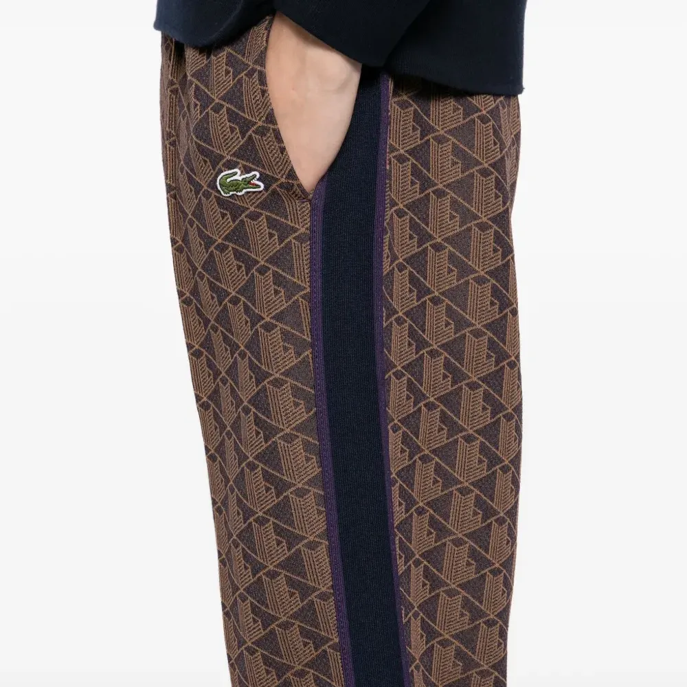 Брюки с нашивкой-логотипом