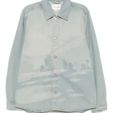 Джинсовая куртка на пуговицах