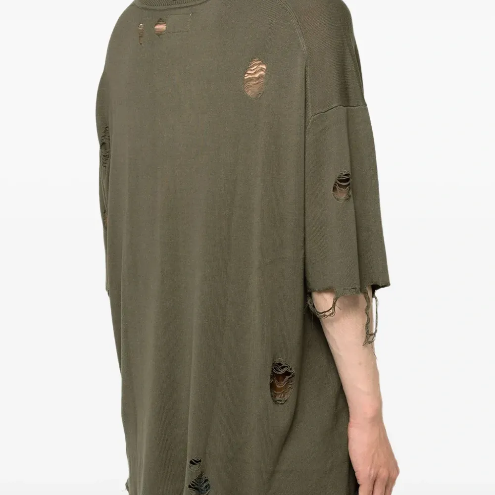 Футболка с эффектом потертости и принтом