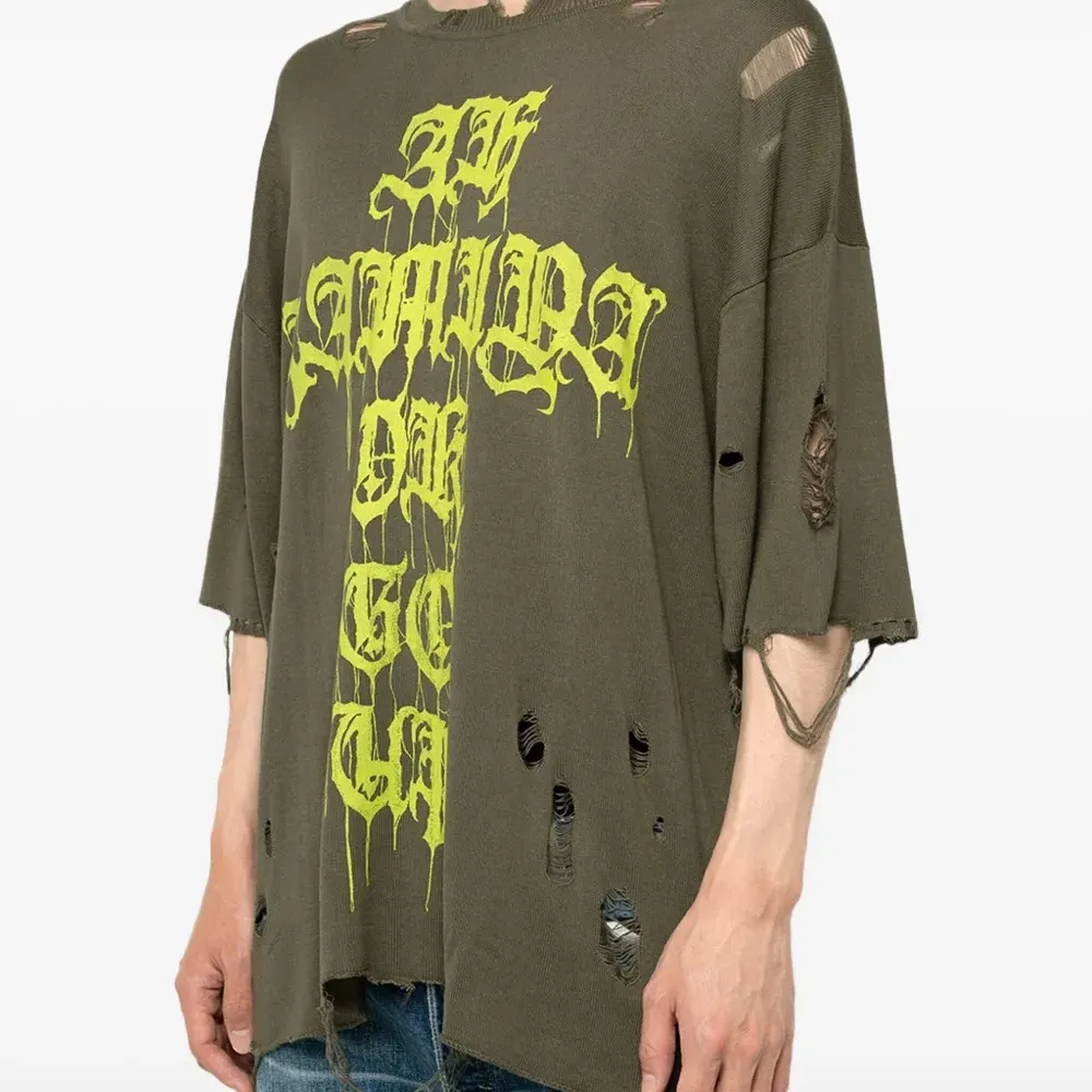 Футболка с эффектом потертости и принтом