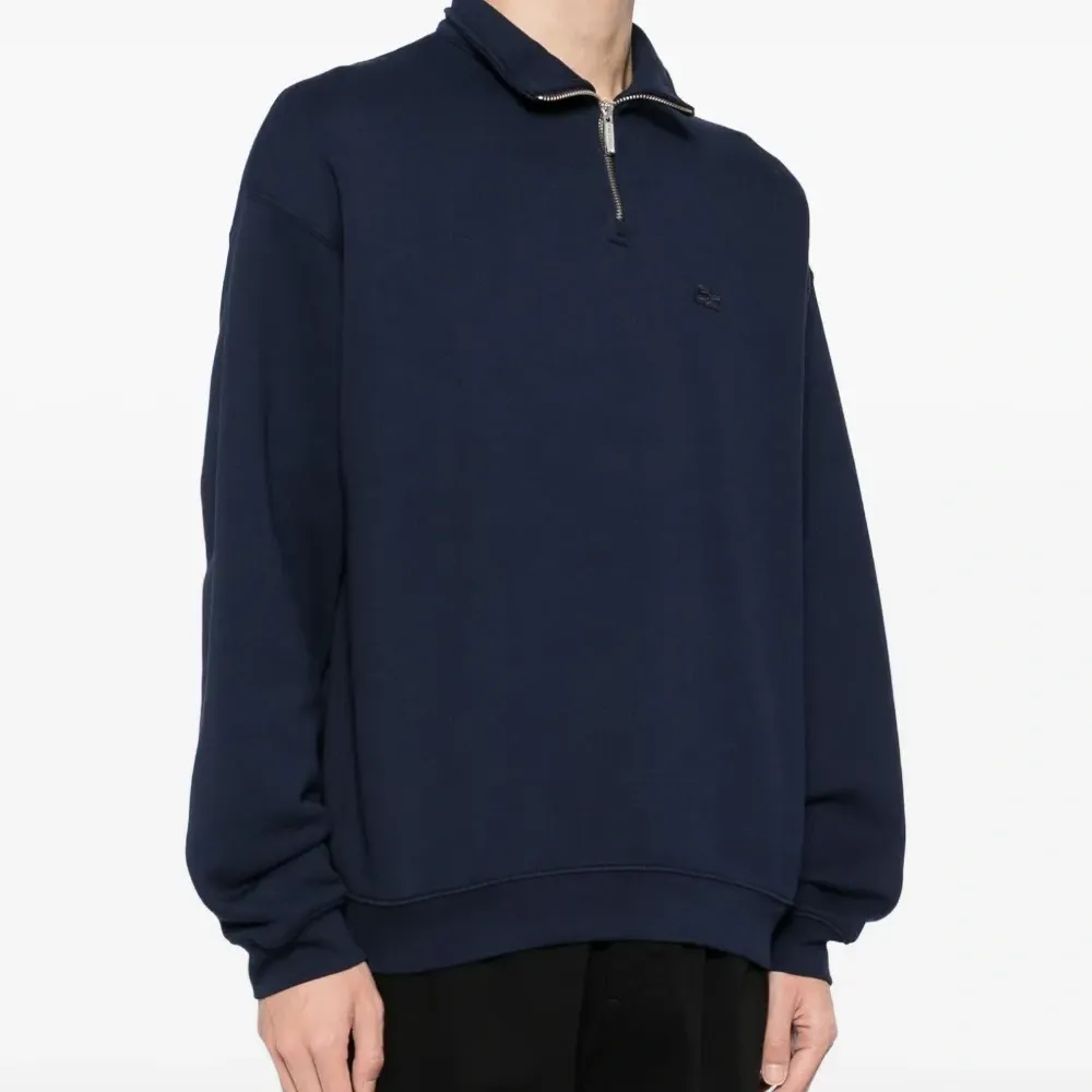 Толстовка с вышитым логотипом