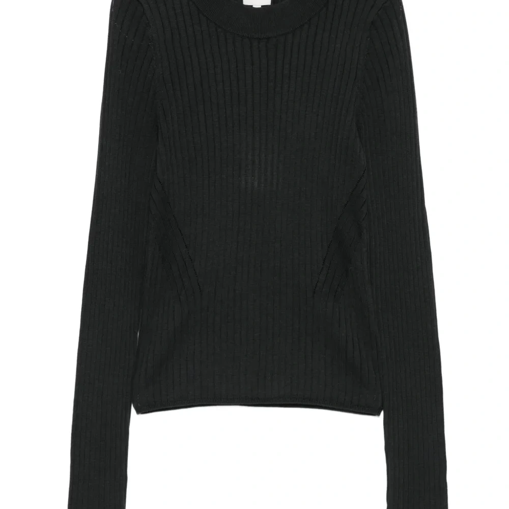 Свитер с круглым вырезом