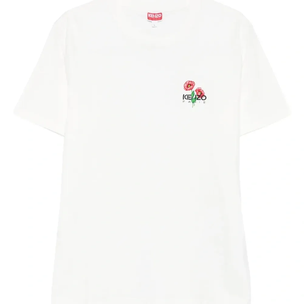 Футболка с цветочной вышивкой Футболка с цветочной вышивкой