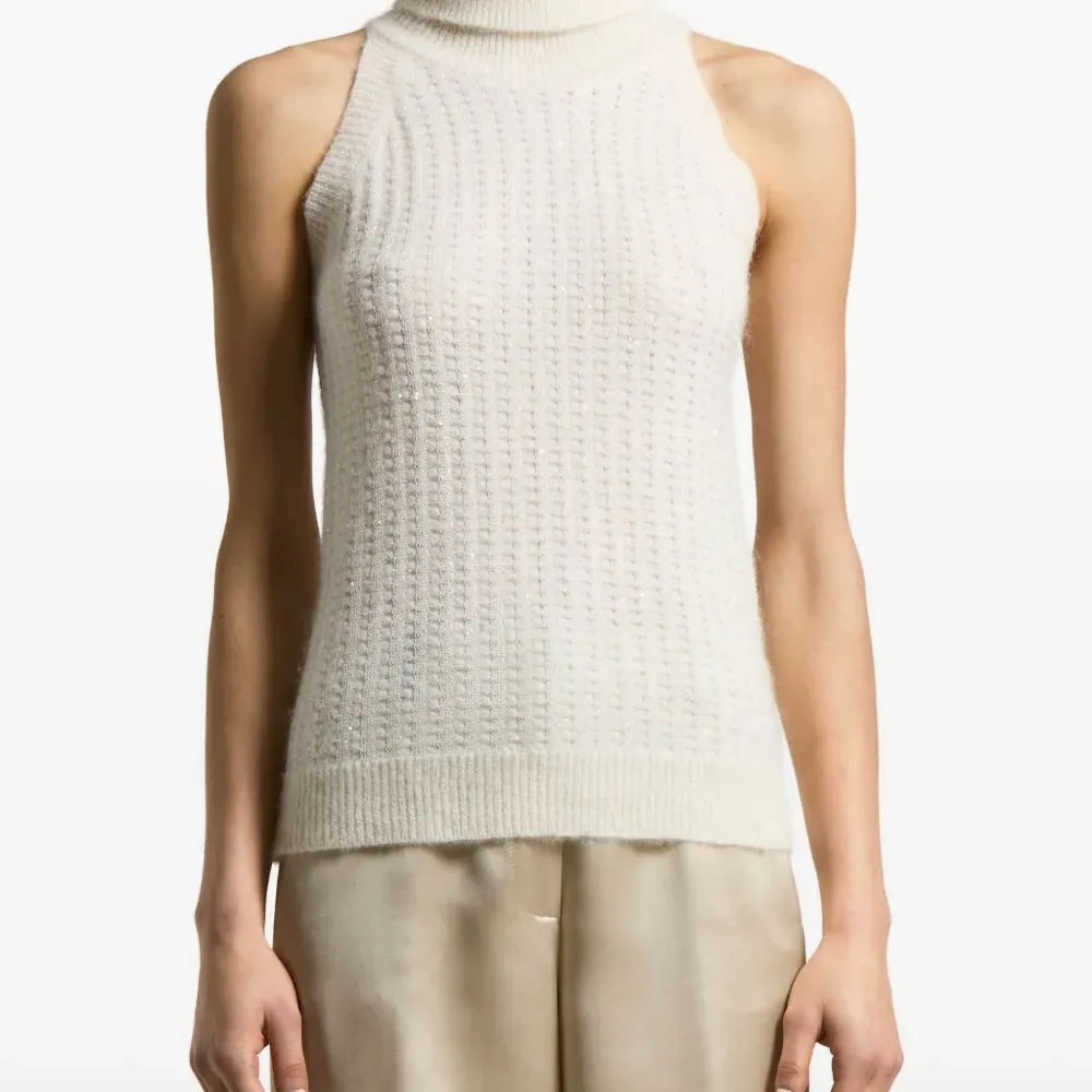 Вязаный жилет без рукавов с высоким воротником