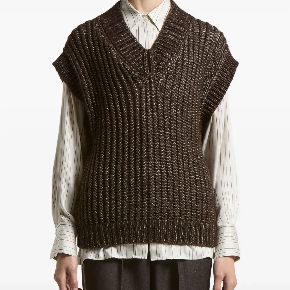 Топ с V-образным вырезом и эффектом металлик