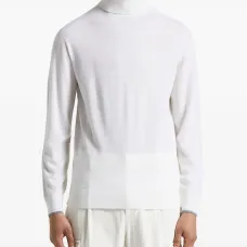 Свитер с высоким воротником