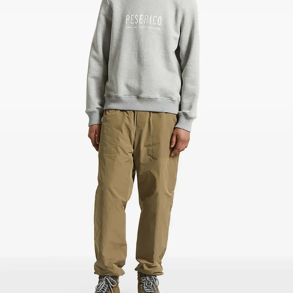 Толстовка с вышитым логотипом