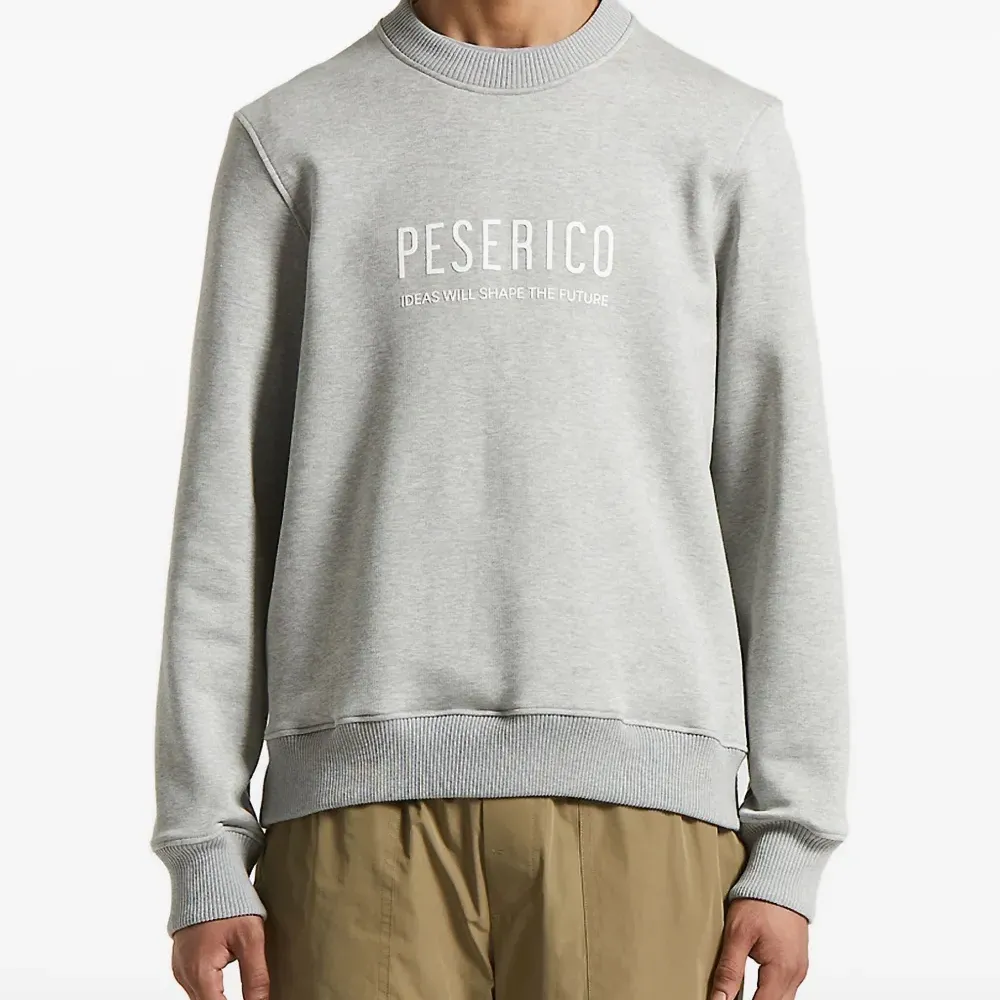 Толстовка с вышитым логотипом