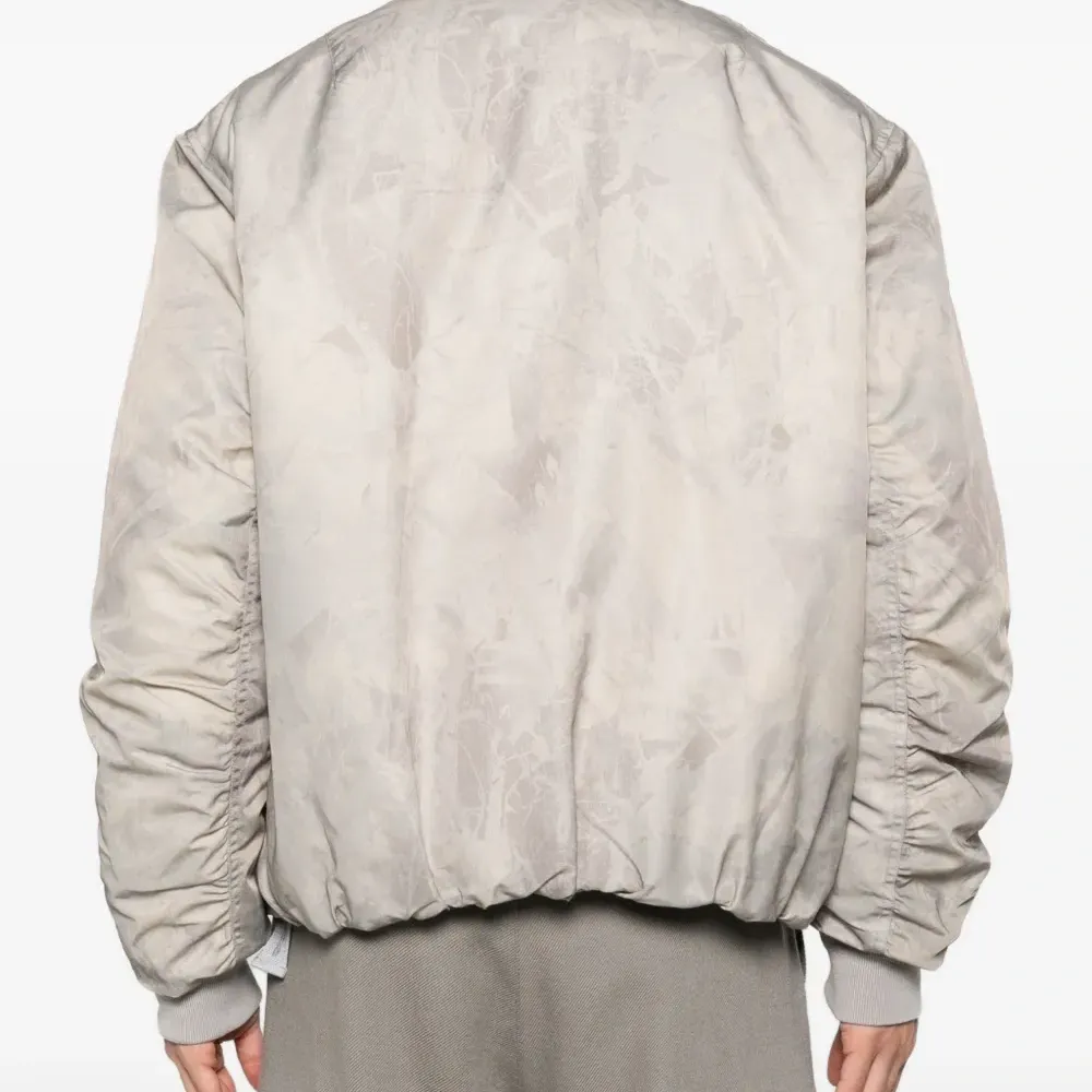 Бомбер на молнии