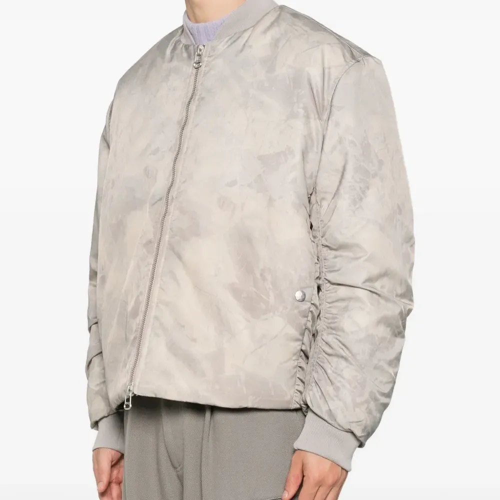 Бомбер на молнии