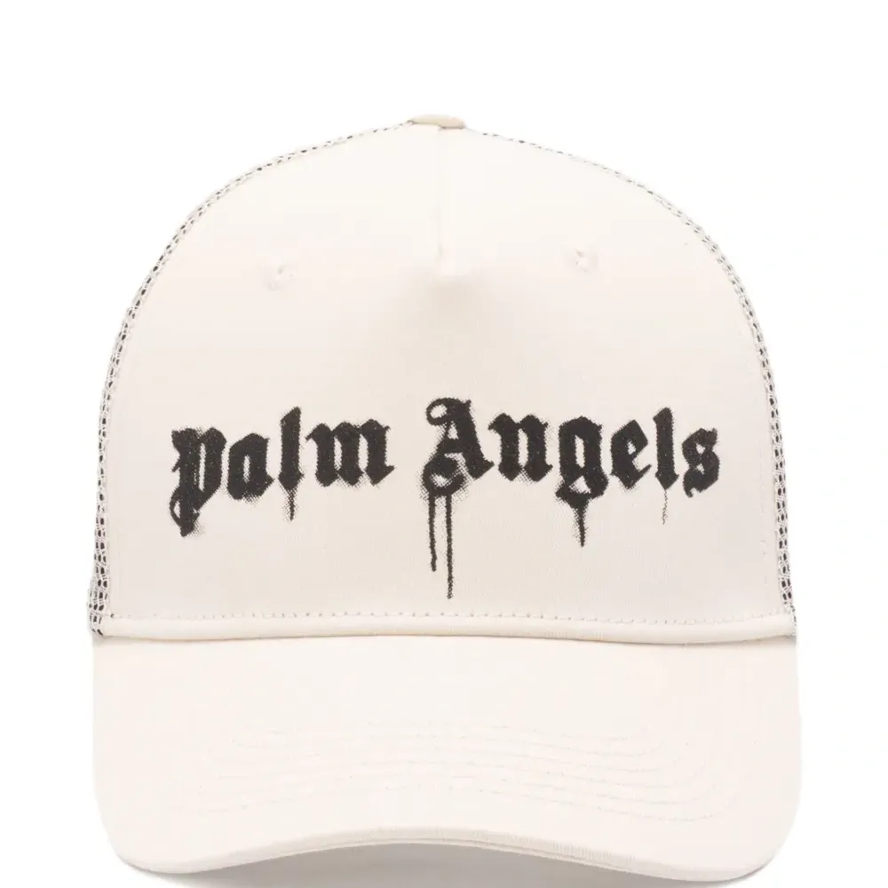 Кепка с логотипом