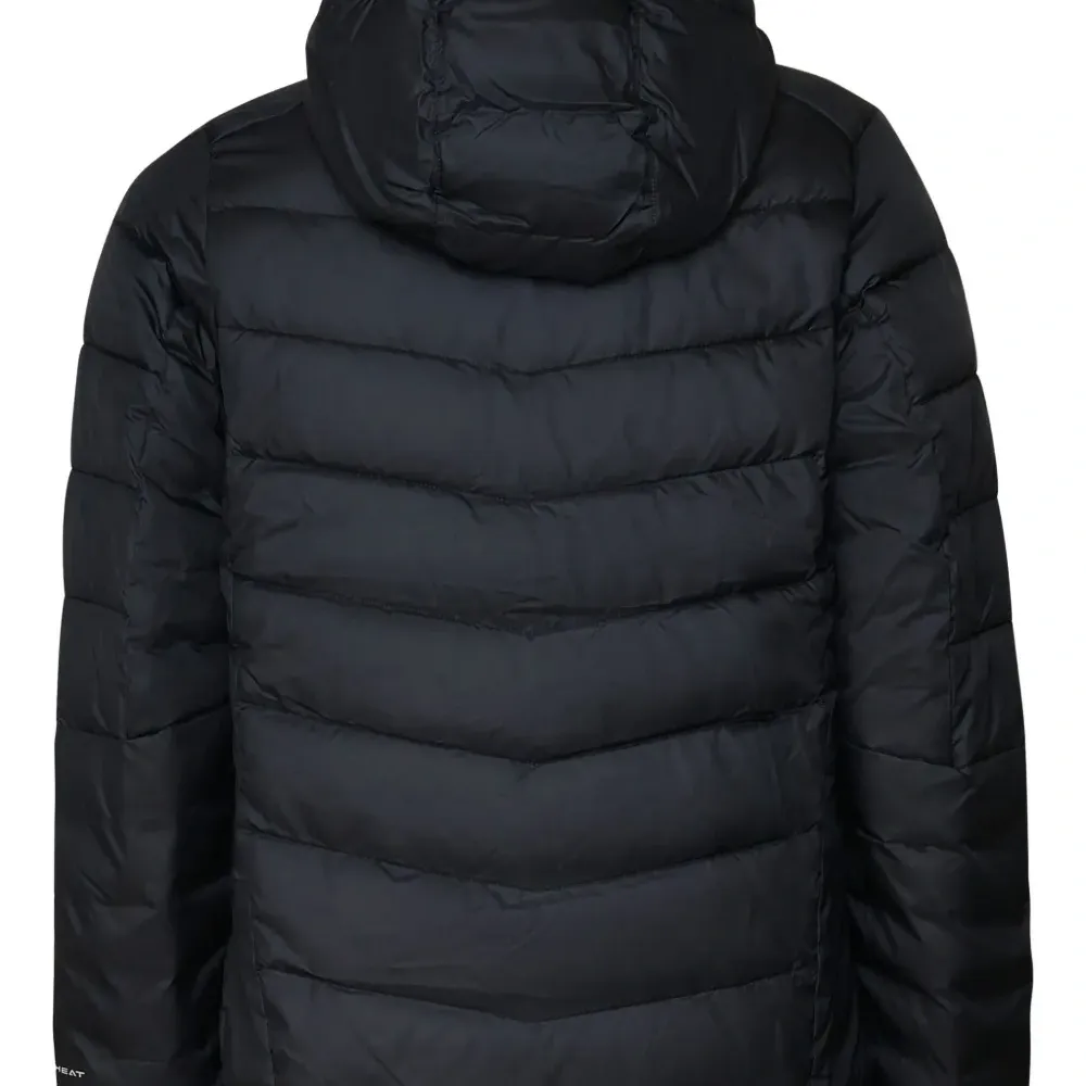 пуховик с капюшоном и логотипом