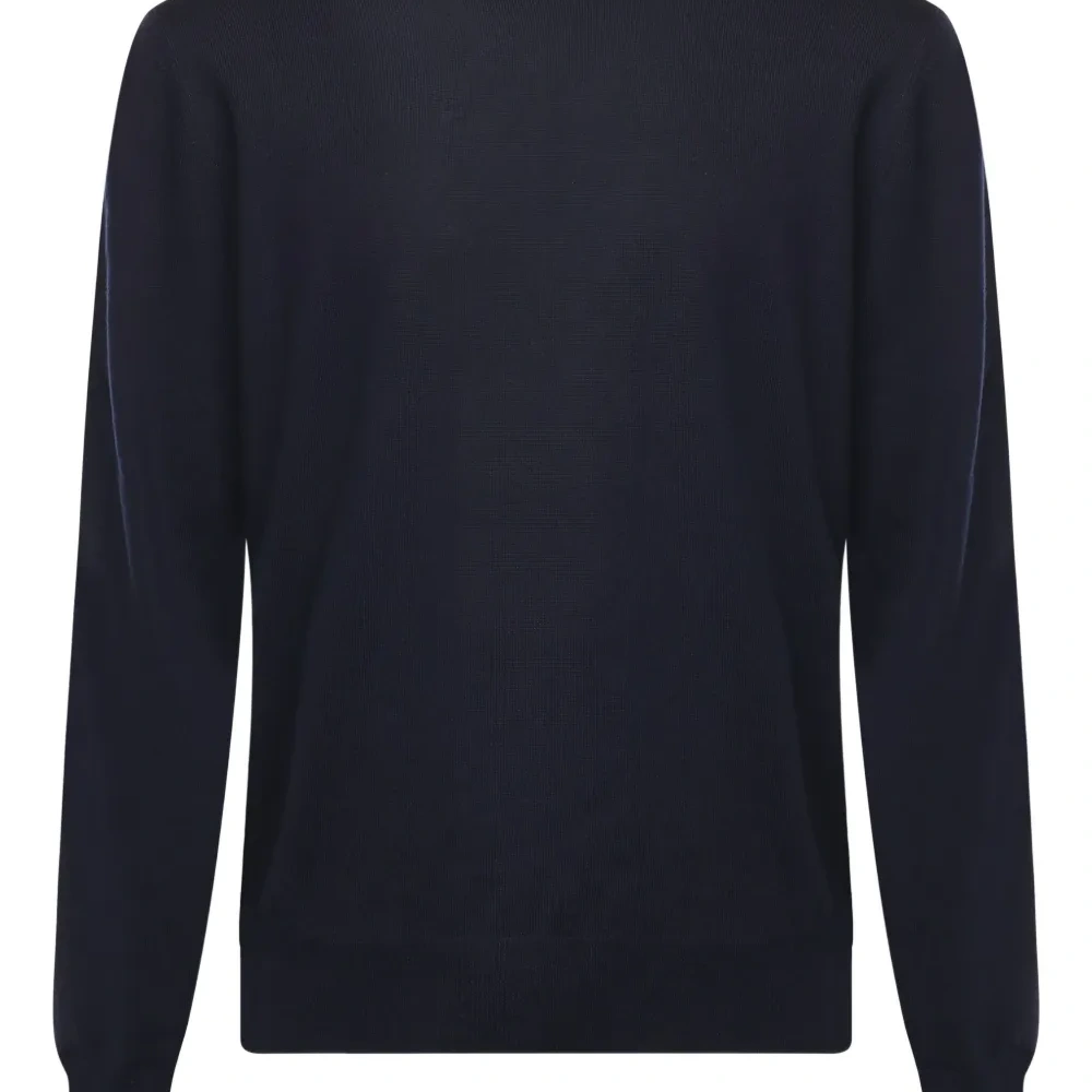 Свитер с круглым вырезом