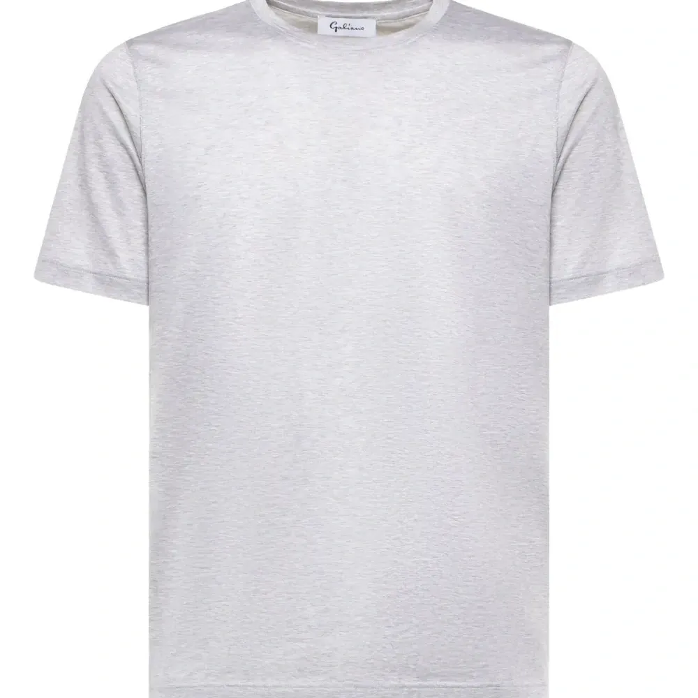 футболка с круглым вырезом