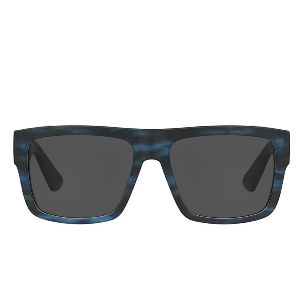 Солнцезащитные очки в квадратной оправе