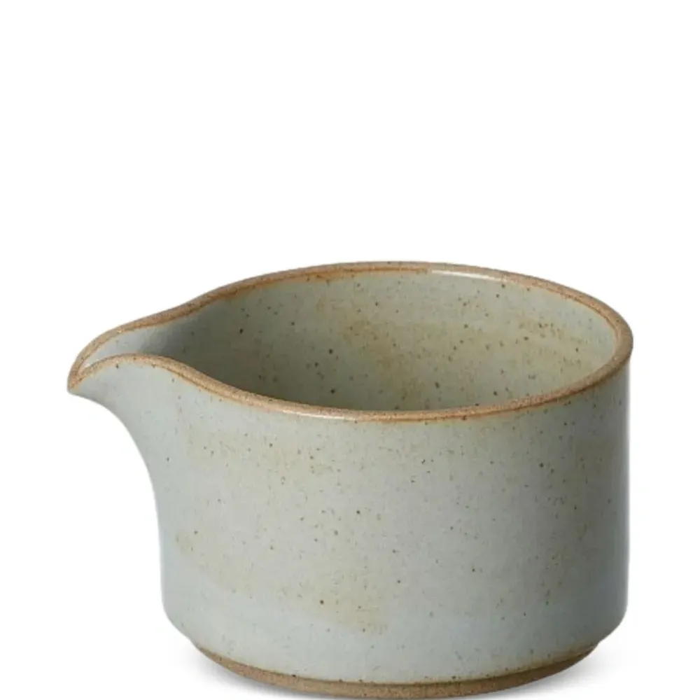 Керамический кувшин для молока