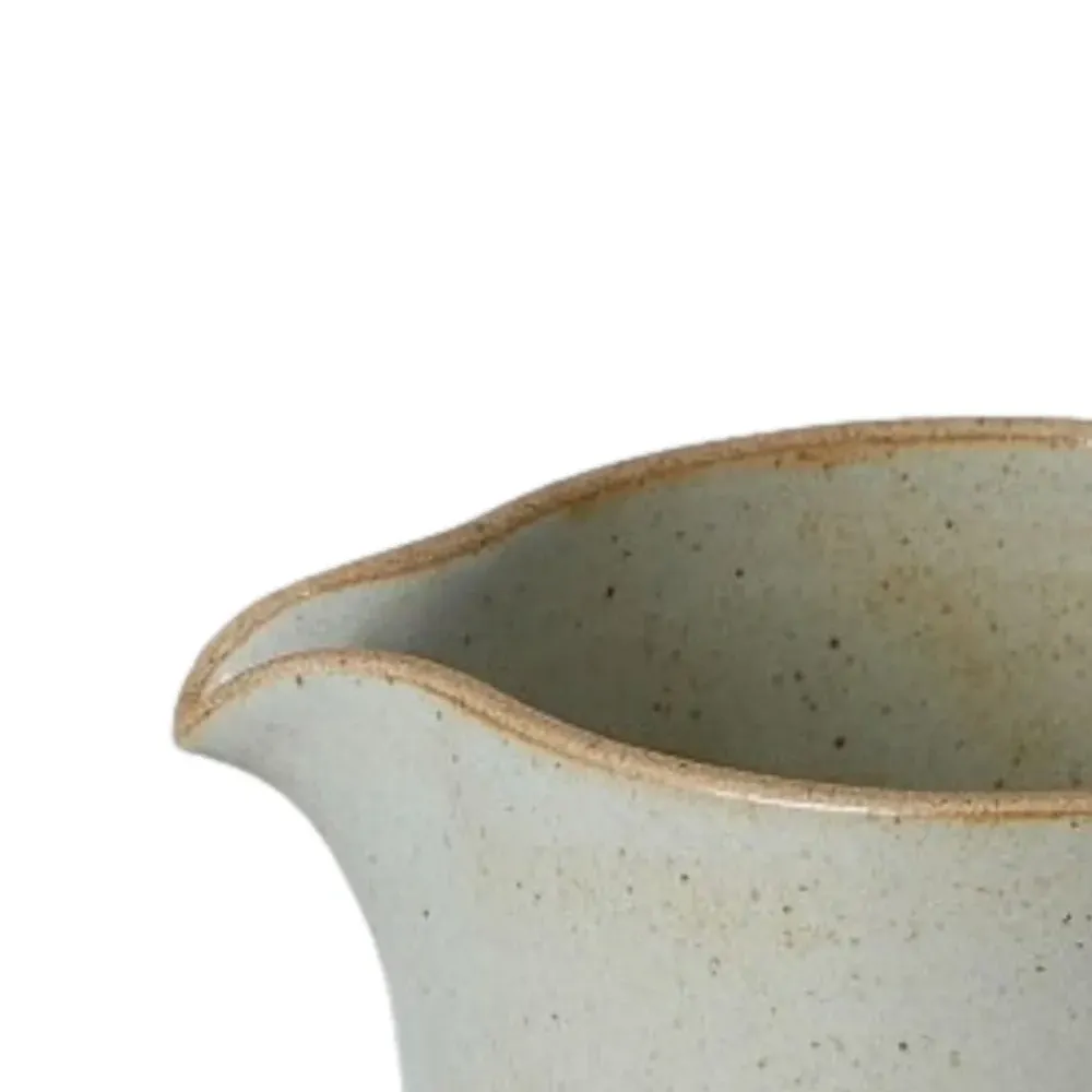 Керамический кувшин для молока