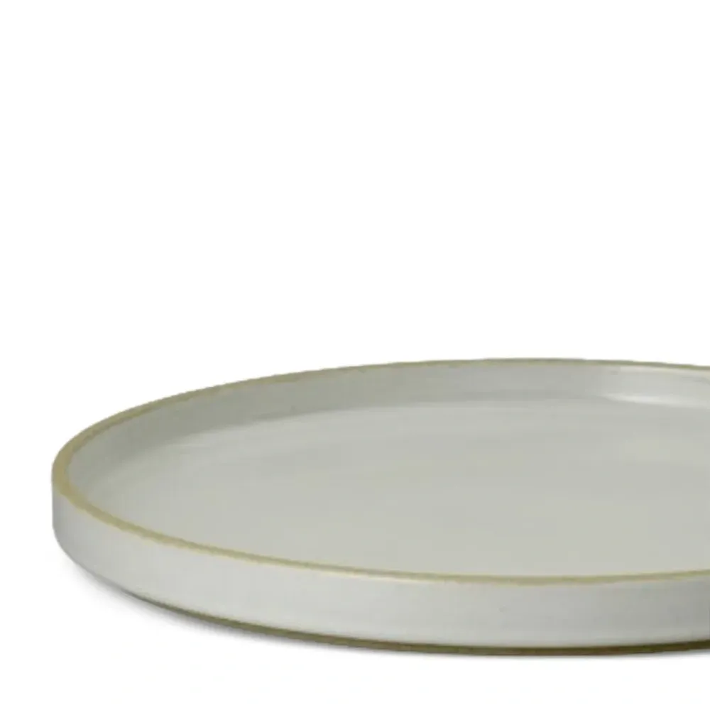 Круглая фарфоровая тарелка