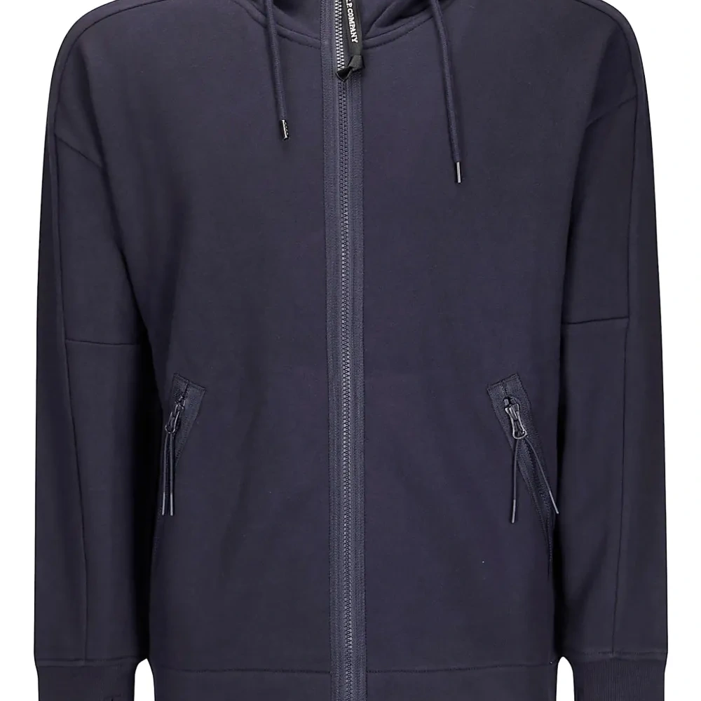 Худи с линзами на капюшоне