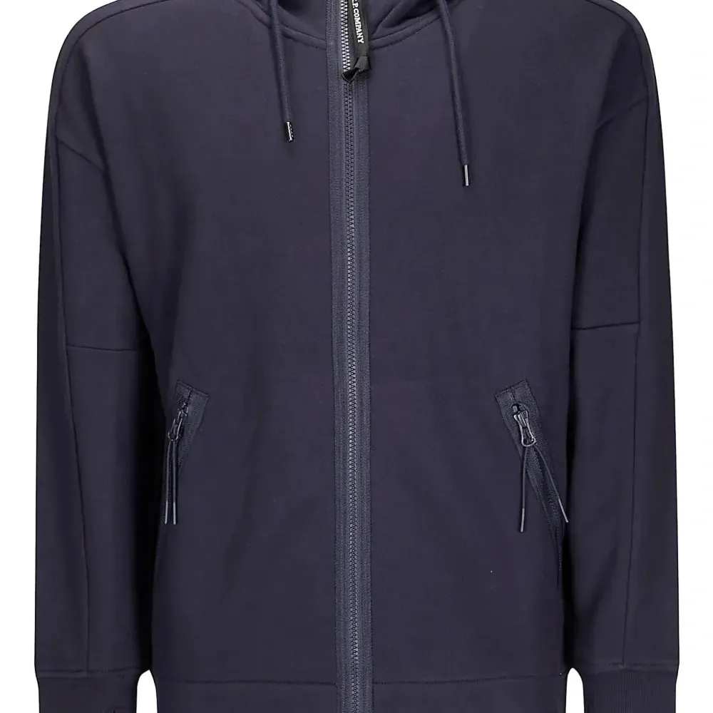 Худи с линзами на капюшоне