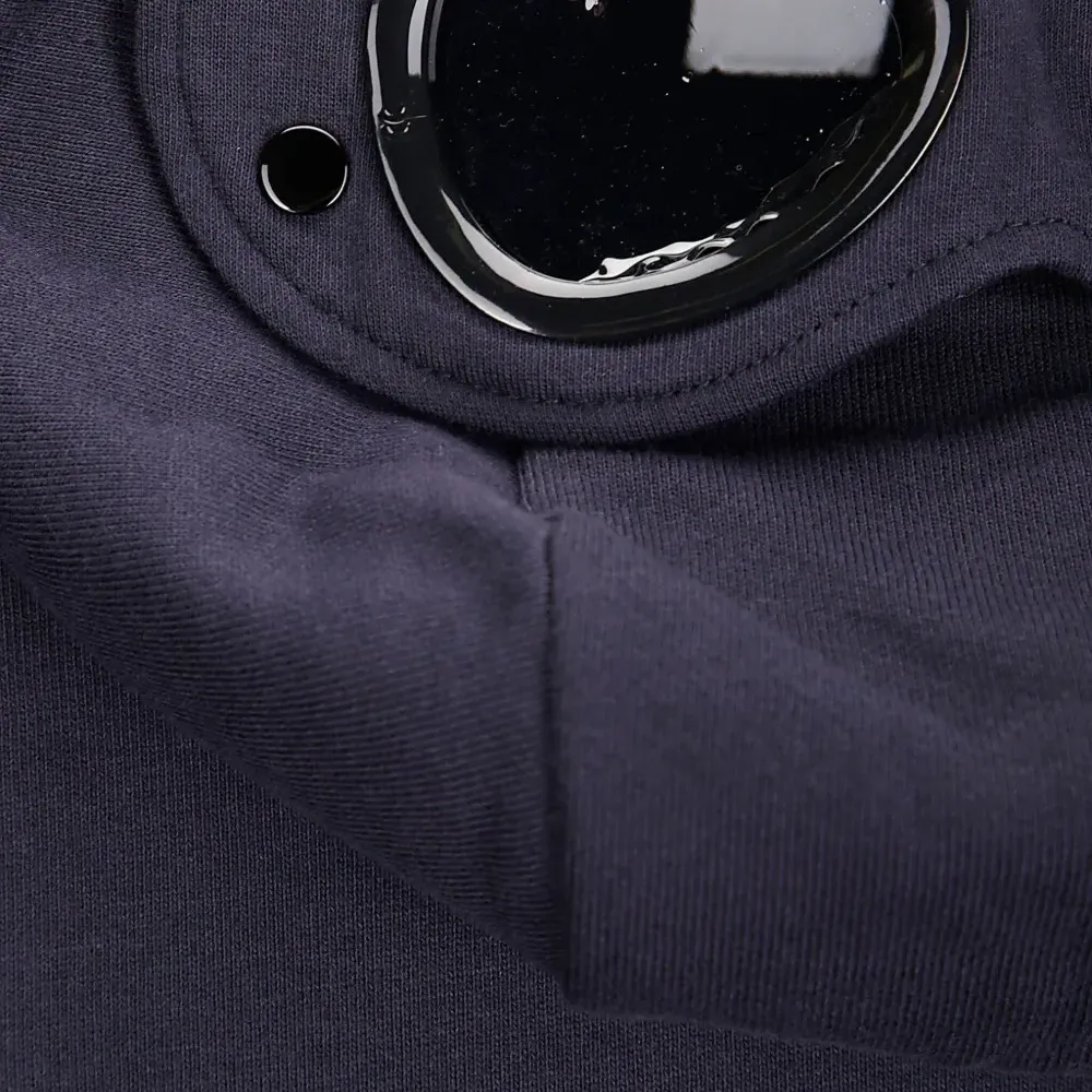 Худи с линзами на капюшоне