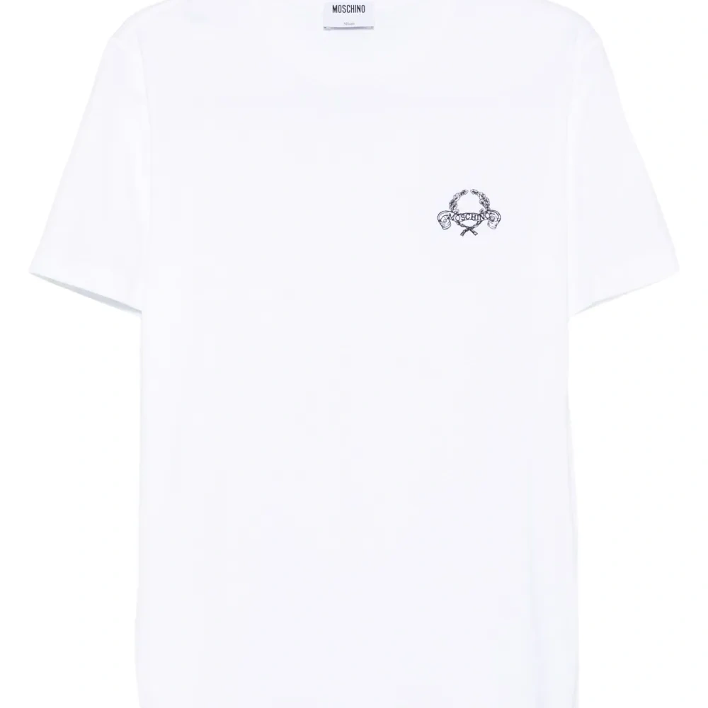 Футболка с вышитым логотипом