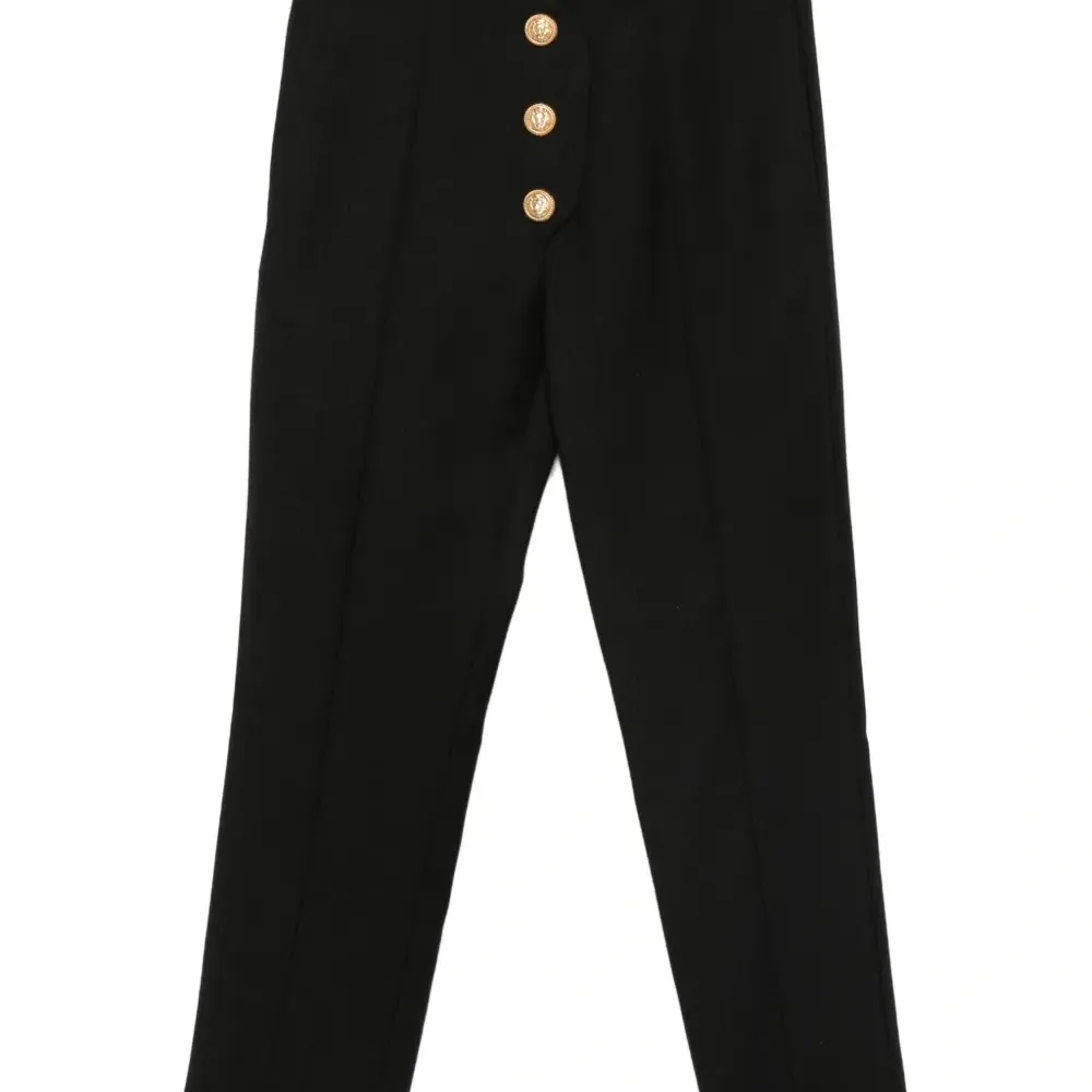 брюки с застежкой на пуговицу