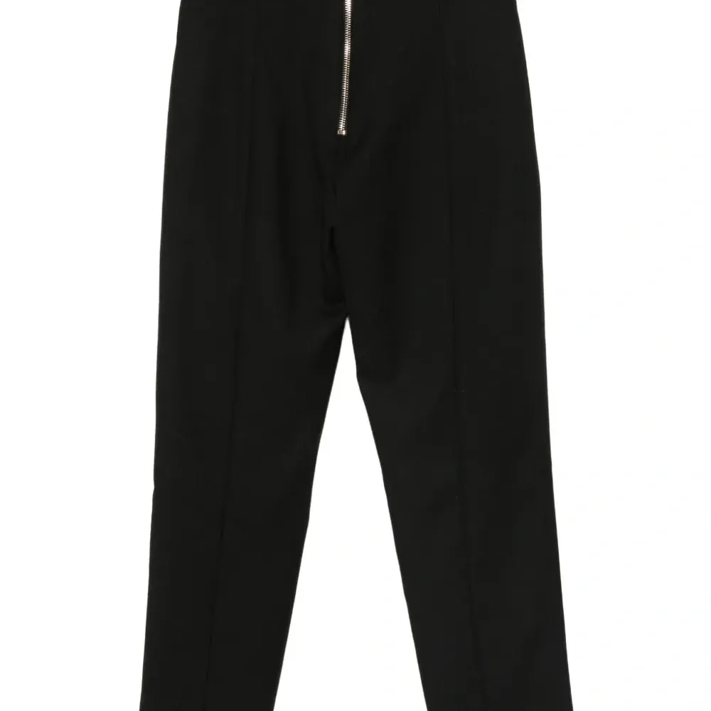 брюки с застежкой на пуговицу