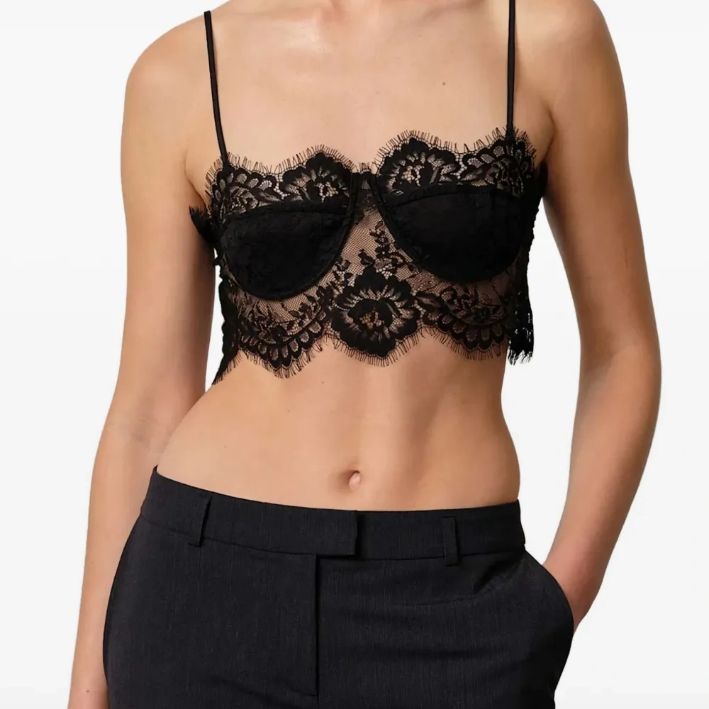 топ Lilly с кружевом