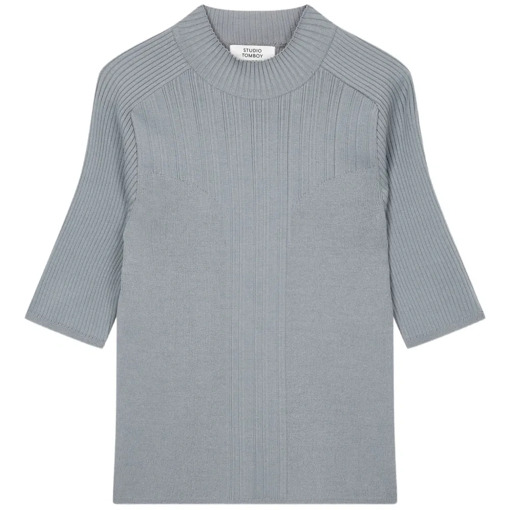 Футболка в рубчик с высоким воротником Футболка в рубчик с высоким воротником