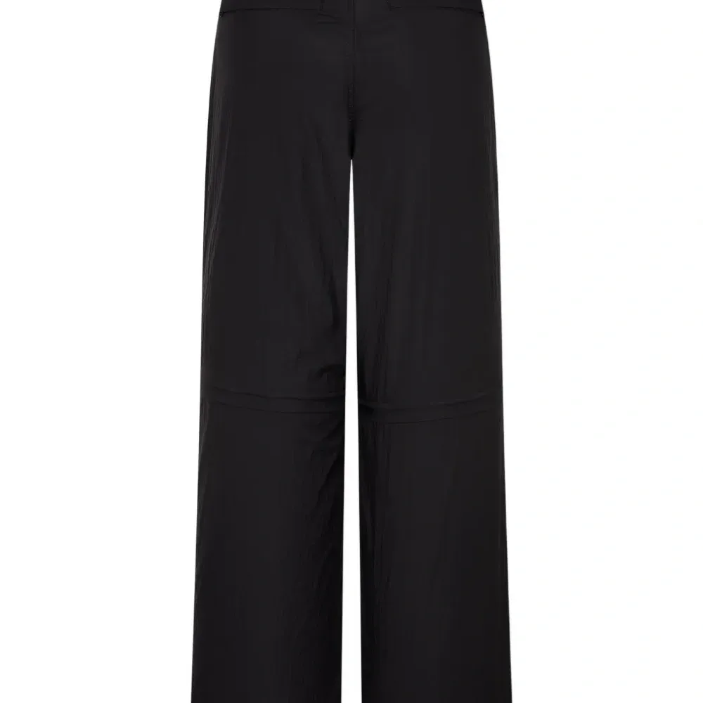 Брюки карго со съемными деталями Брюки карго со съемными деталями